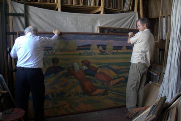 Victor Ivanov in his studio with 'Smokebreak,' Moscow, 2006.