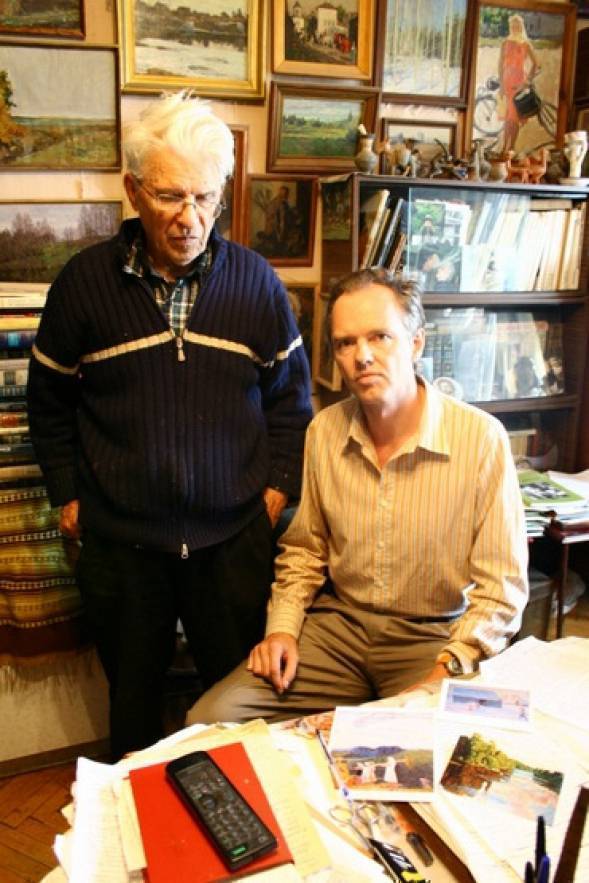 Ivan Lindsay with Sergei Tkachev at his home, Moscow, 2007.